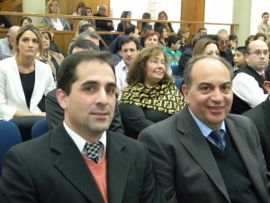 Orlando Álvarez Pontoriero (junto a Mario Giménez, secretario de Ciencia  y Técnica de la UNSJ) recibió el Premio D. F. Sarmiento este año. 