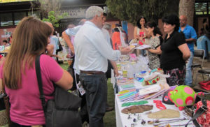 La FACSO y el Ministerio de Desarrollo Humano, realizaron la Primera Feria de Emprendedores del Bicentenario (Imagen: Periódico de la FACSO).