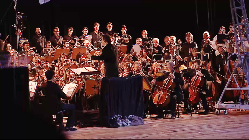 “La participación y la permanencia del Coro Universitario y de la Orquesta Sinfónica de la FFHA en el Teatro del Bicentenario nos da una proyección importantísima”, expresa la decana Garbarino.